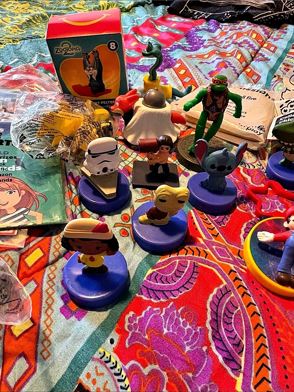 Multiple Kids Meals Toys